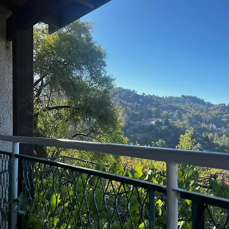 度假居 House On The Mountain *